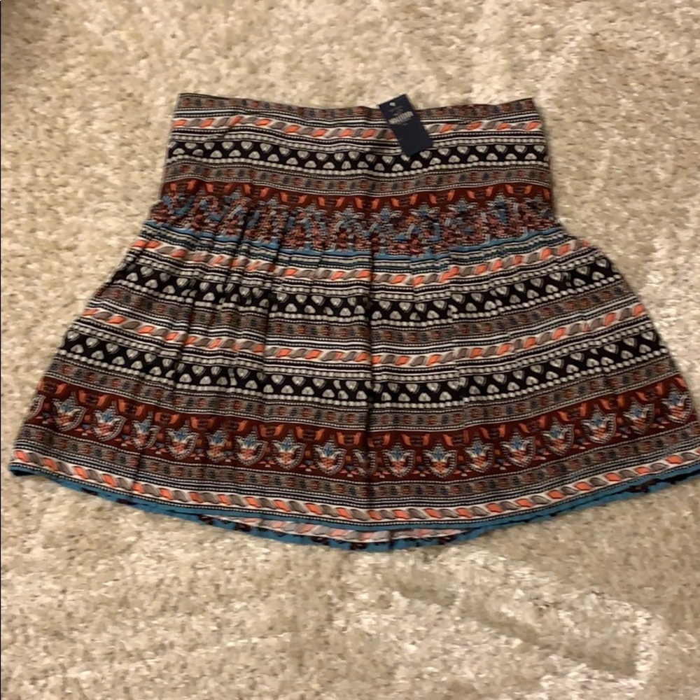 HOLLISTER SKIRT SIZE L NEW
